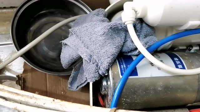 凈水器漏水.jpeg
